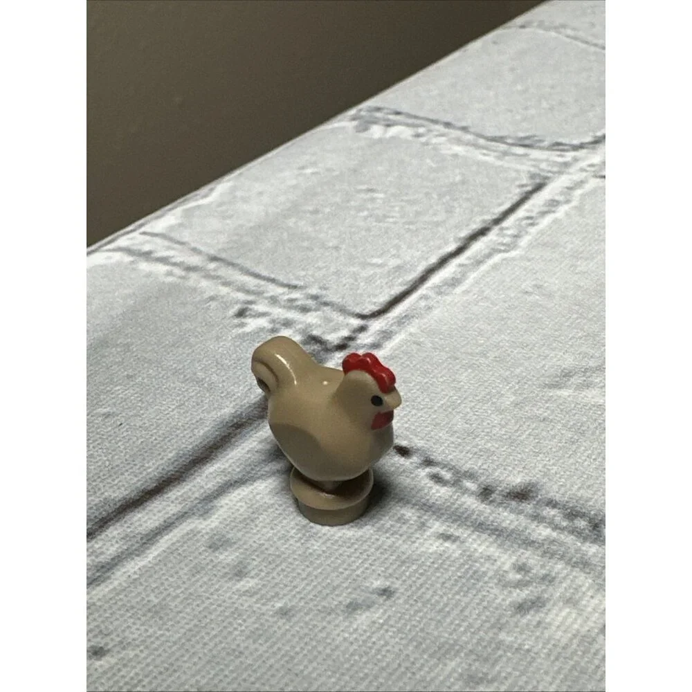 LEGO® Part 95342pb01 - Chicken, Narrow Base with Black Eyes and Red Comb Wattle